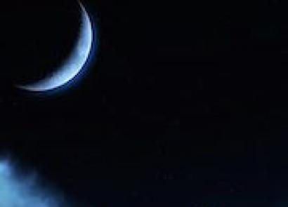 결정: 달이 차거나 지는 달 그림을 그리는 것처럼 보이는 달이 차는 모습